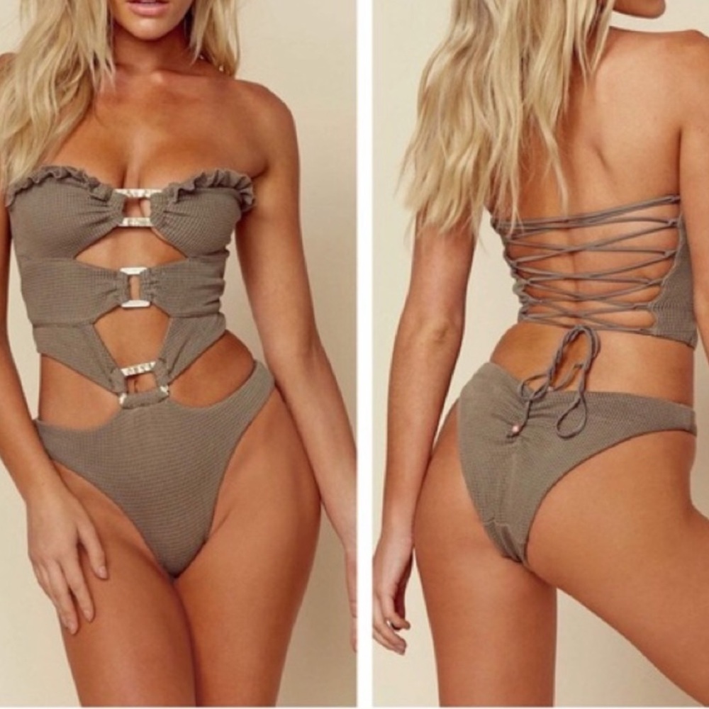 Blue Life Shipwrecked One Piece